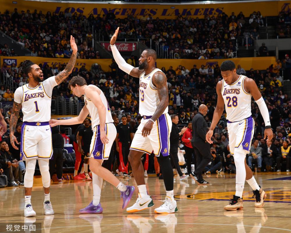 首闯戴维斯 首闯戴维斯